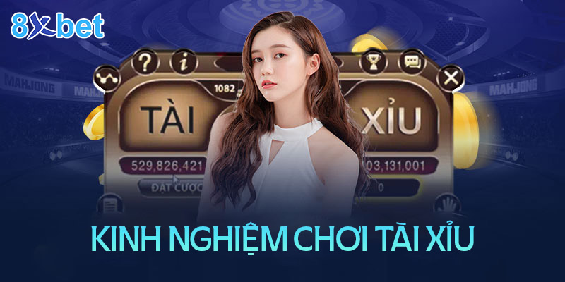 Cô gái trước màn hình tài xỉu với nút Tài, nút Xỉu và dòng chữ kinh nghiệm chơi tài xỉu